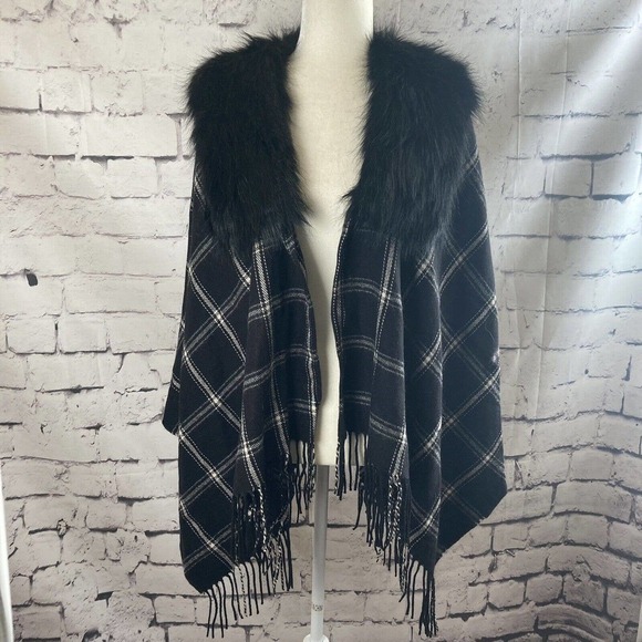 J.CREW Sweaters - J.Crew Faux‎ Fur Cape Scarf Black White Plaid Womens One Size Style AG527